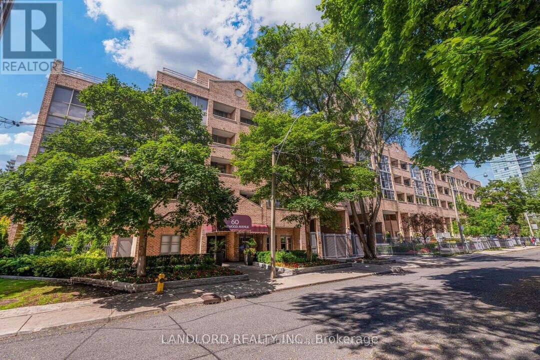 60 Homewood Ave in Toronto, ON - Building Photo