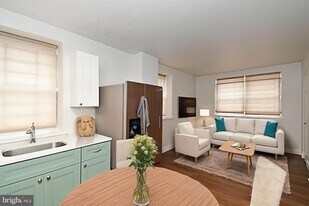 1554 N Lawrence St, Unit 407 in Philadelphia, PA - Building Photo