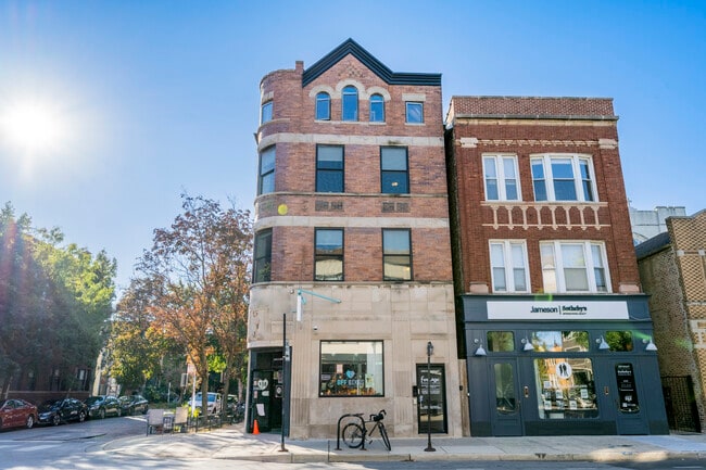 2056 N Damen Ave in Chicago, IL - Building Photo - Building Photo