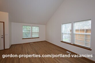 10736 SE Knapp Cir in Portland, OR - Building Photo - Building Photo
