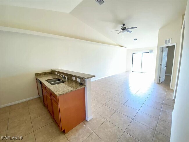 3820 SW 16th Pl in Cape Coral, FL - Building Photo - Building Photo
