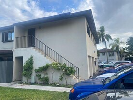 13958 SW 44th Ln Cir in Miami, FL - Building Photo