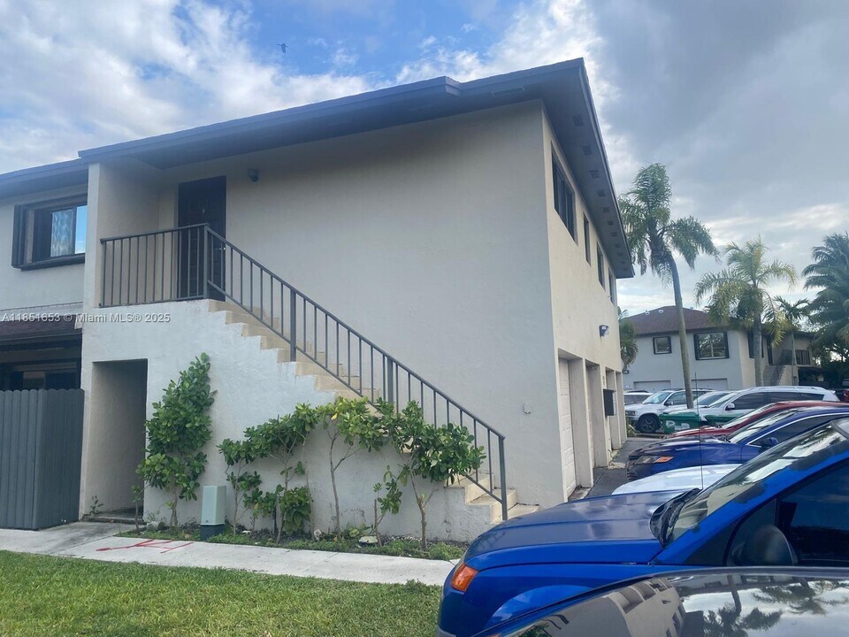 13958 SW 44th Ln Cir in Miami, FL - Building Photo