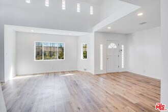 4931 Stern Ave in Los Angeles, CA - Building Photo - Building Photo