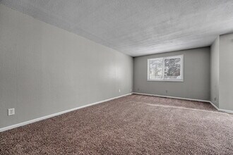 2837 S Lansing Way in Aurora, CO - Building Photo - Building Photo