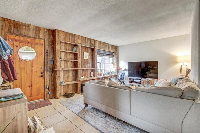 3317 S Oak Dr in Austin, TX - Building Photo - Building Photo