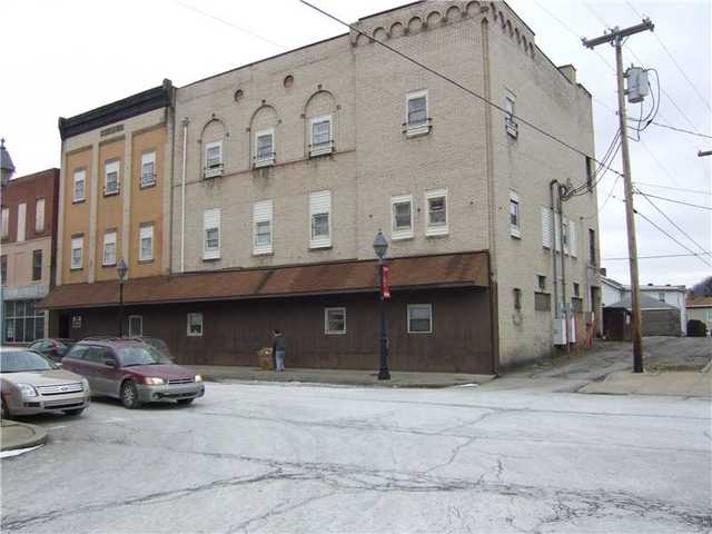 131 Wood St in California, PA - Foto de edificio