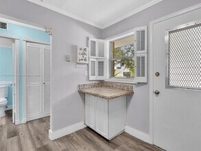 3600 NE 170th St in North Miami Beach, FL - Foto de edificio - Building Photo