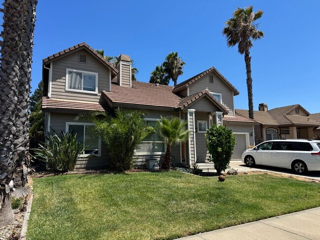 1350 Ingrid Dr in Dixon, CA - Building Photo - Building Photo