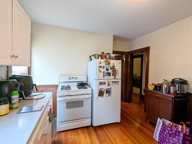 85 Lowell St, Unit 1 in Somerville, MA - Building Photo - Building Photo
