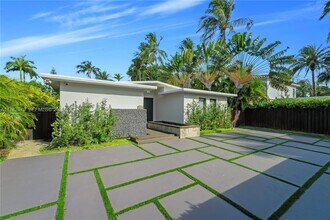 122 E 2nd Ct in Miami Beach, FL - Building Photo - Building Photo