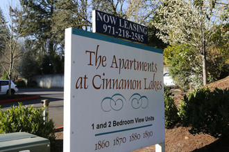 Cinnamon Lakes Apartments in Salem, OR - Foto de edificio - Building Photo