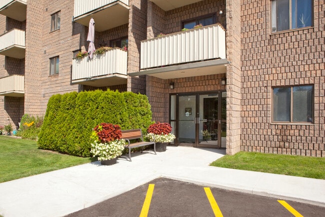 Mountain View Apartments in Collingwood, ON - Building Photo - Building Photo