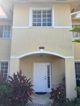 2032 NE 167th St in North Miami Beach, FL - Building Photo - Building Photo
