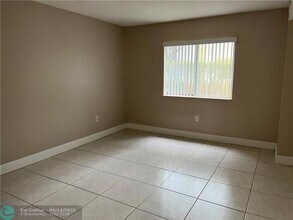 6255 SW 47th Manor in Davie, FL - Building Photo - Building Photo