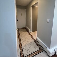 7 Granada Crescent in White Plains, NY - Building Photo - Building Photo