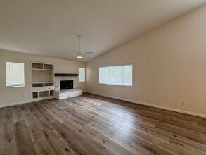 6757 W Ave L-10 in Lancaster, CA - Building Photo - Building Photo