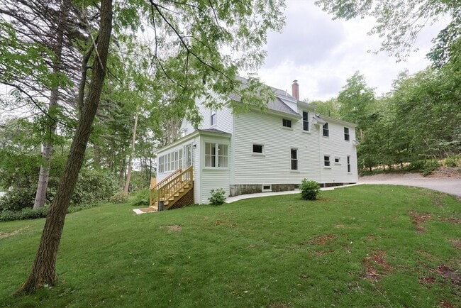 1250 Pleasant St in Worcester, MA - Building Photo - Building Photo