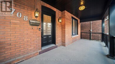708 Wilson St in Hamilton, ON - Building Photo - Building Photo