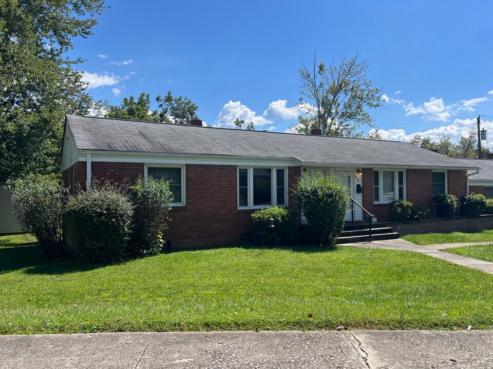 61 Trowbridge Ln in Brevard, NC - Building Photo