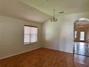 4527 Estate Dr in Baytown, TX - Foto de edificio - Building Photo
