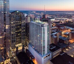 415 Church St, Unit 1204 in Nashville, TN - Foto de edificio - Building Photo