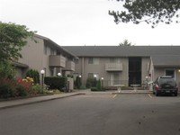 Alpine Village Apartments in Salem, OR - Building Photo - Building Photo