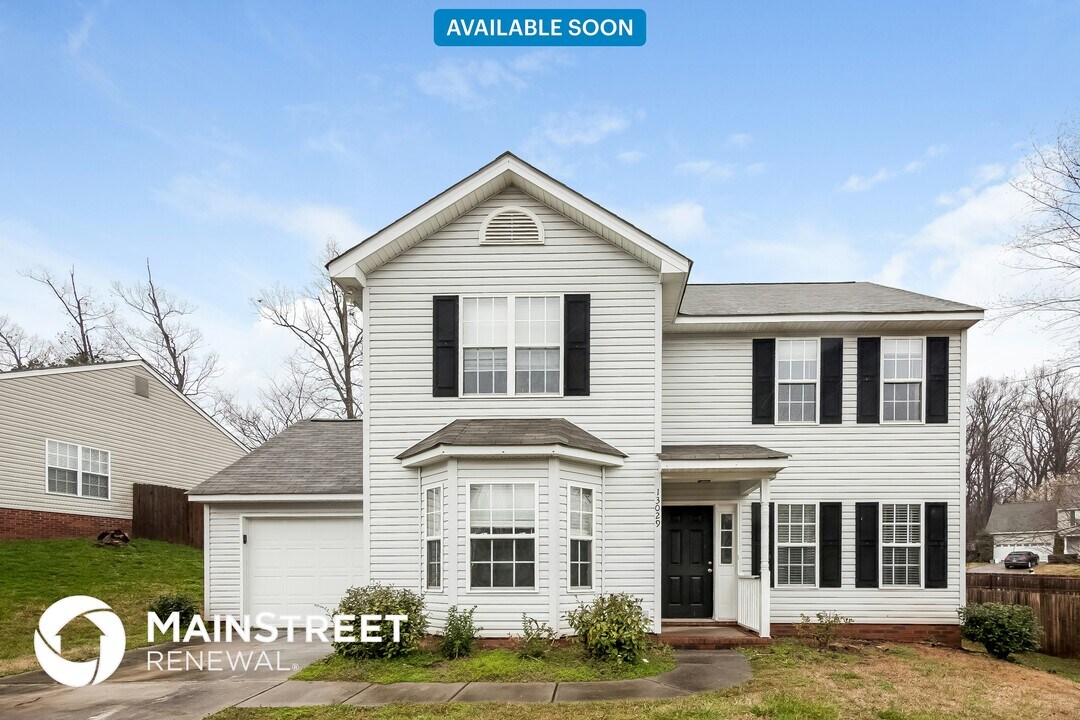 13029 Woodland Farm Dr in Charlotte, NC - Building Photo