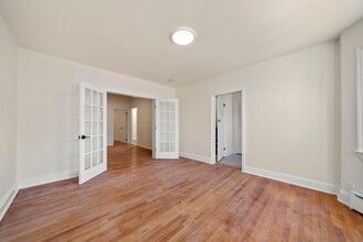 8 Cooper Pl in Weehawken, NJ - Building Photo - Building Photo