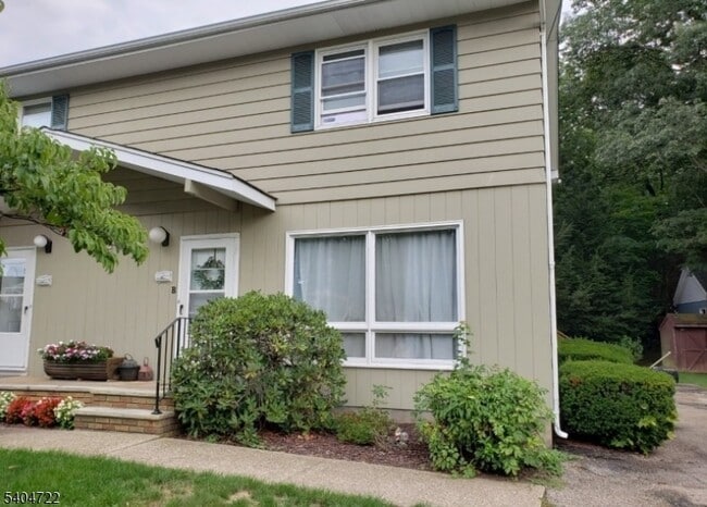 19 Grove St in Wanaque, NJ - Building Photo - Building Photo