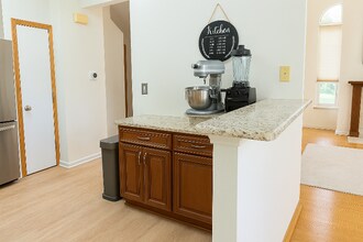 1286 Cranbrook Dr in Schaumburg, IL - Building Photo - Building Photo