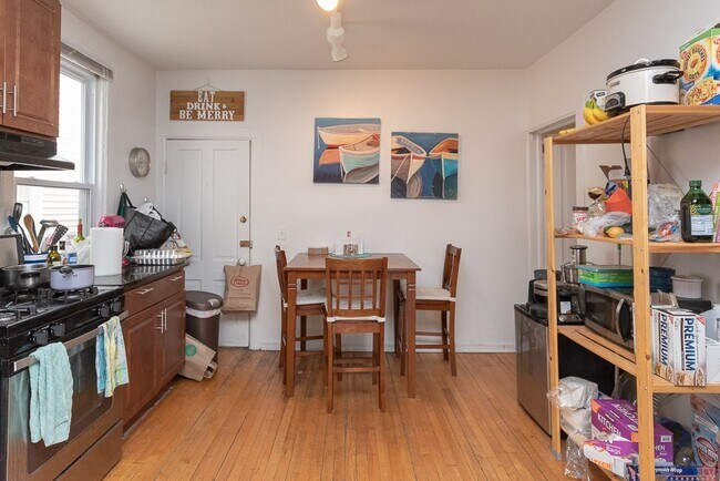 2616 N Marshfield Ave, Unit 2F in Chicago, IL - Building Photo - Building Photo