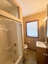 3330 52nd St in Des Moines, IA - Building Photo - Building Photo