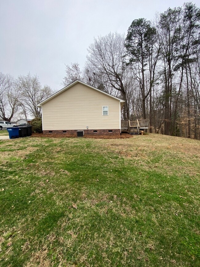 351 Brookfield Dr in Statesville, NC - Building Photo - Building Photo