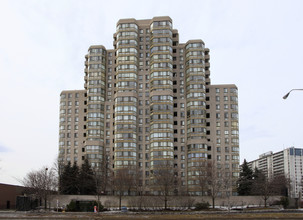 3231 Eglinton Ave in Toronto, ON - Building Photo - Building Photo