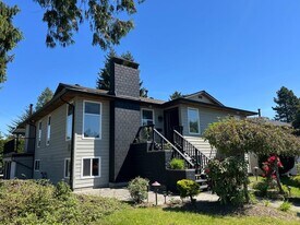 11825-11891 91 Ave in Delta, BC - Building Photo