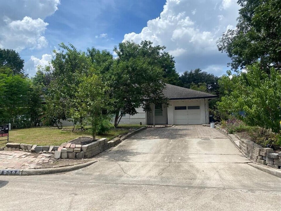 10206 Oboe Dr in Houston, TX - Building Photo