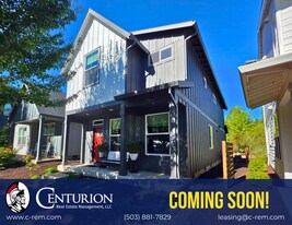 3837 Village Center Dr SE in Salem, OR - Building Photo