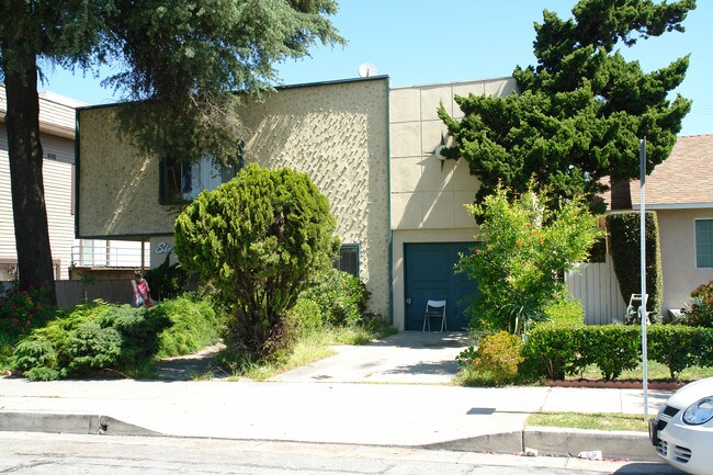 661 Salem St in Glendale, CA - Foto de edificio - Building Photo