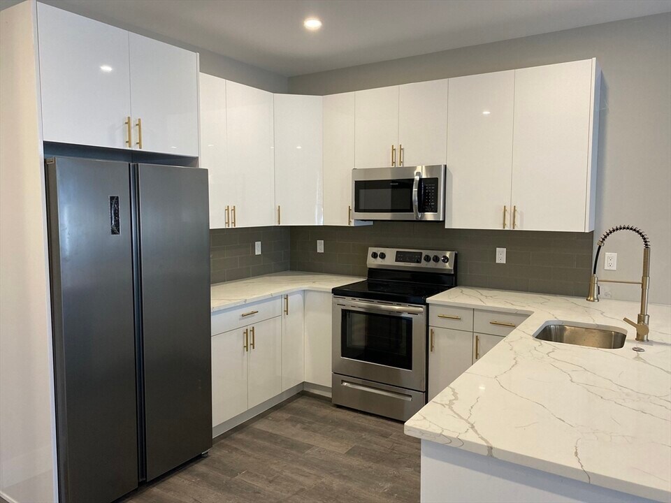 32 Norwood St in Boston, MA - Building Photo