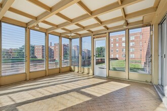 Embassy House in Shaker Heights, OH - Building Photo - Building Photo