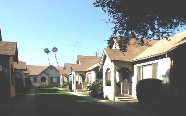 227 N Olive Ave in Alhambra, CA - Building Photo