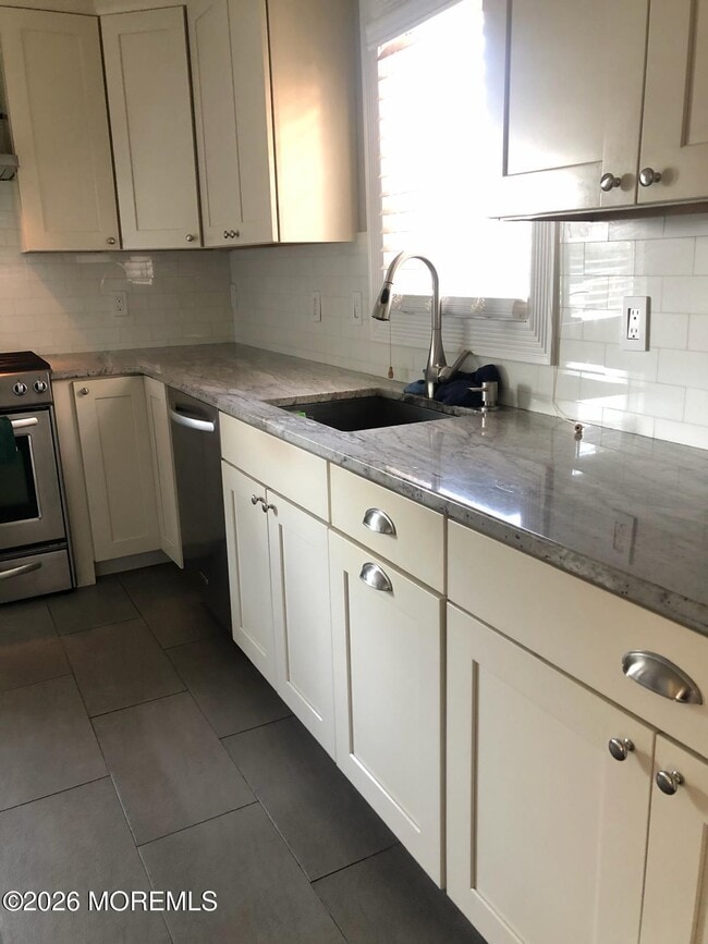 property at 1004 Van Ct Ave
