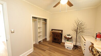 122 S Roberson St in Chapel Hill, NC - Building Photo - Building Photo