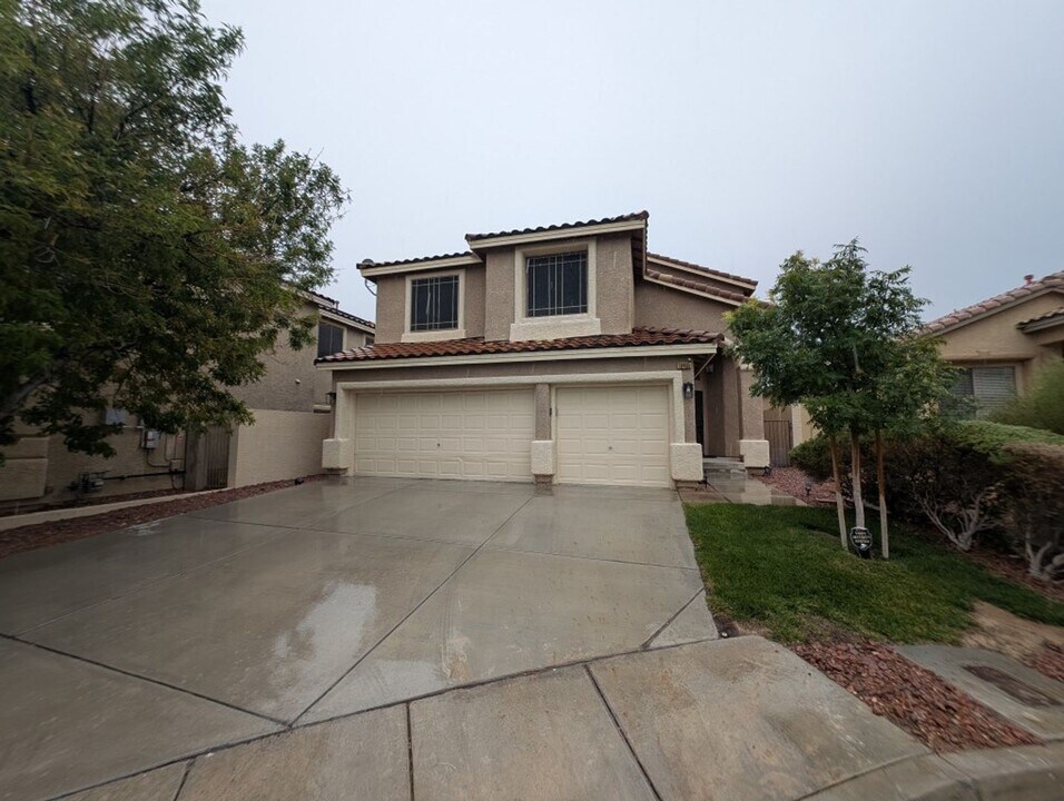 10465 Warwick Falls Ct in Las Vegas, NV - Building Photo