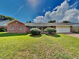 10222 Belfast Rd in La Porte, TX - Building Photo