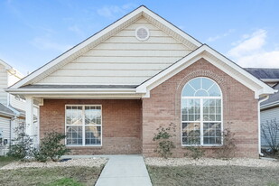 210 Village Dr in Calera, AL - Building Photo
