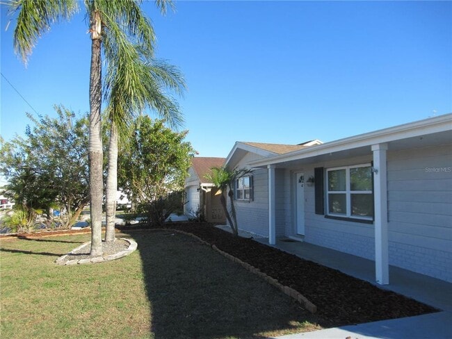 3110 Rock Valley Dr in Holiday, FL - Building Photo - Building Photo
