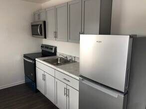 7327 N Rogers Ave-Unit -501 in Chicago, IL - Building Photo - Building Photo