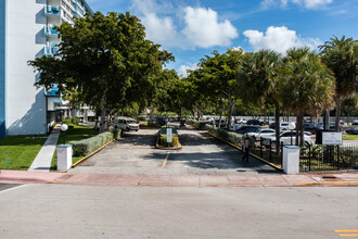 Parkview Point Condos in Miami Beach, FL - Building Photo - Building Photo